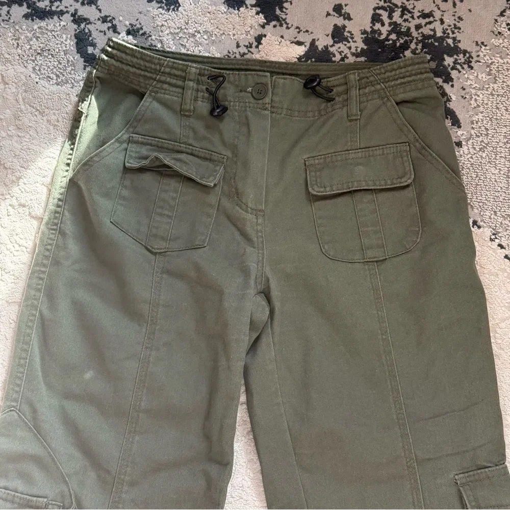 Brandy Melville Kim Cargo Pants in Military Green - Picture 5 of 10